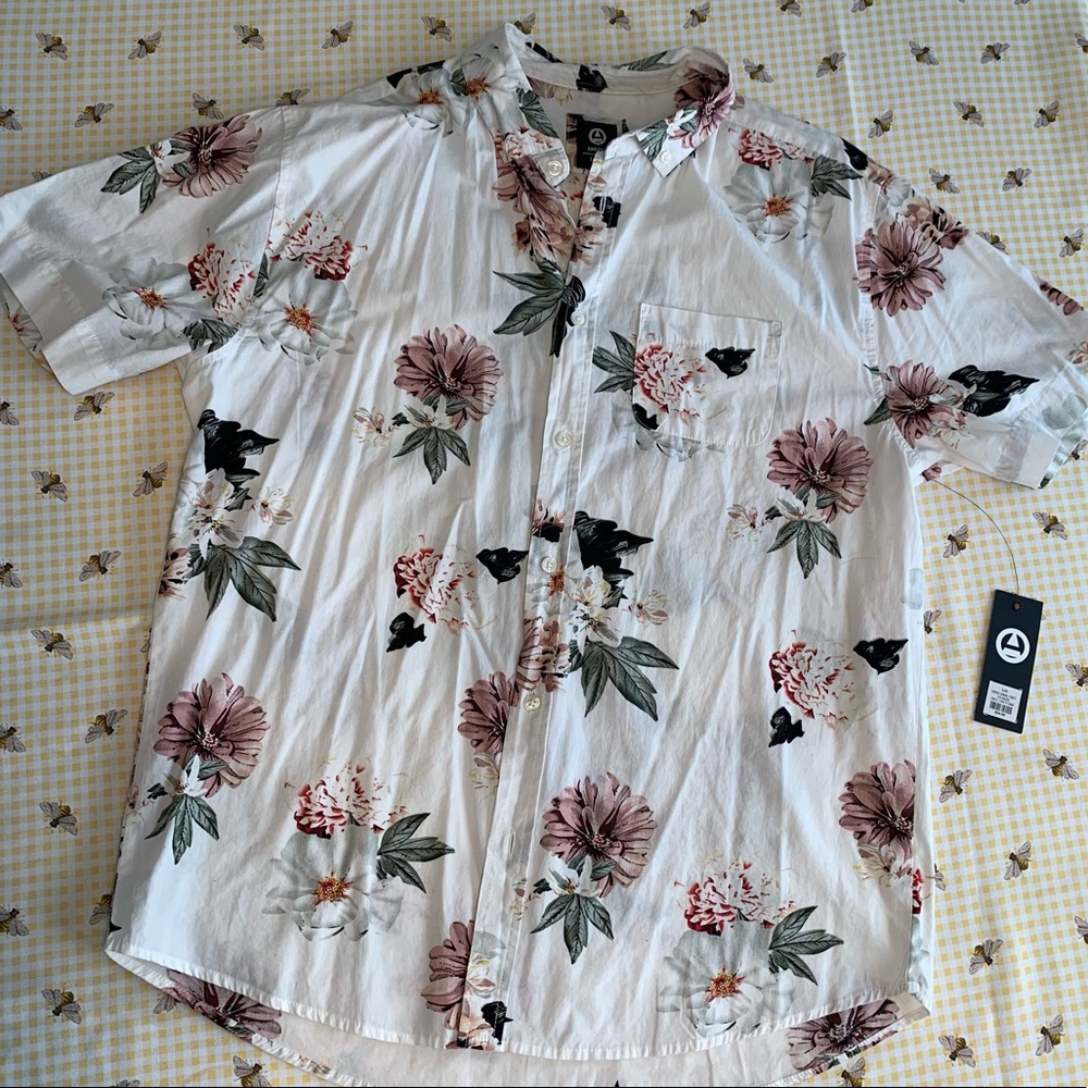 Summer floral dress shirt in brand new condition!
